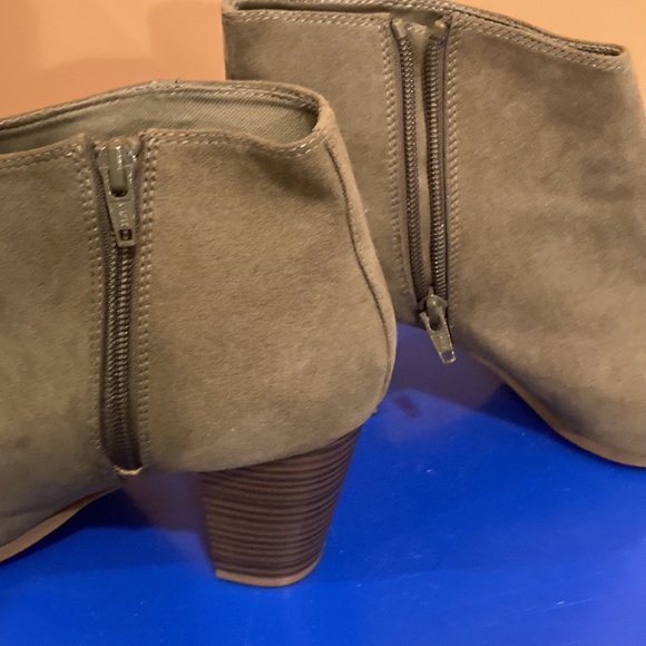 Boots - Picture 8 of 8